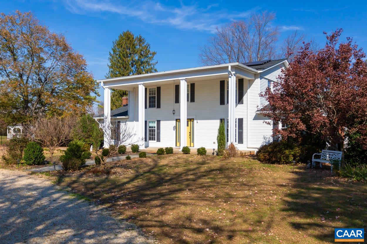 814 Woodlands Rd, Charlottesville