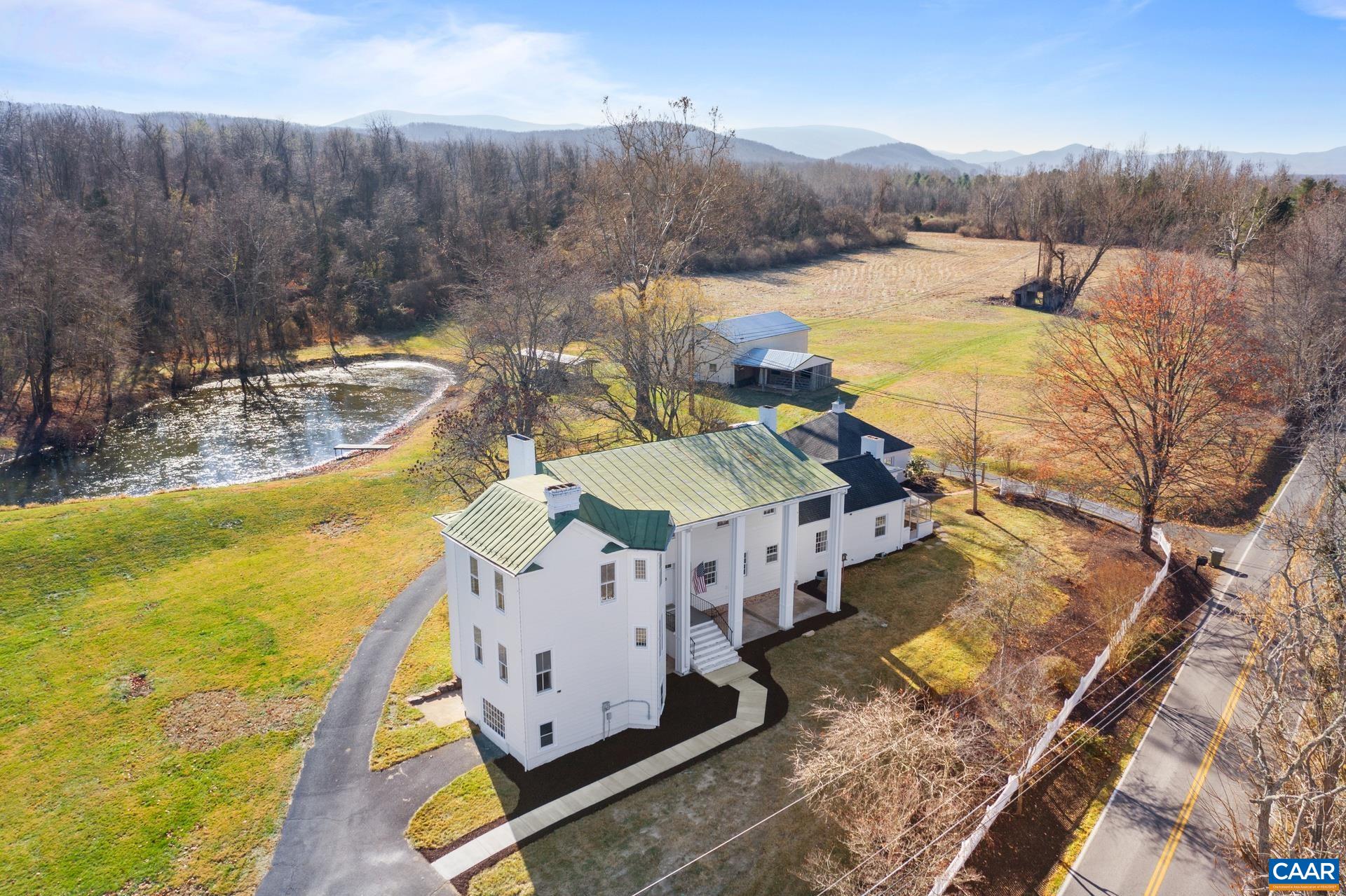 128 S Oak Ln, Waynesboro