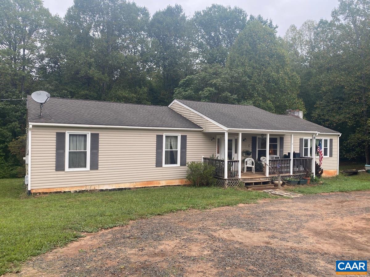 476 Rolling Rd S, Scottsville