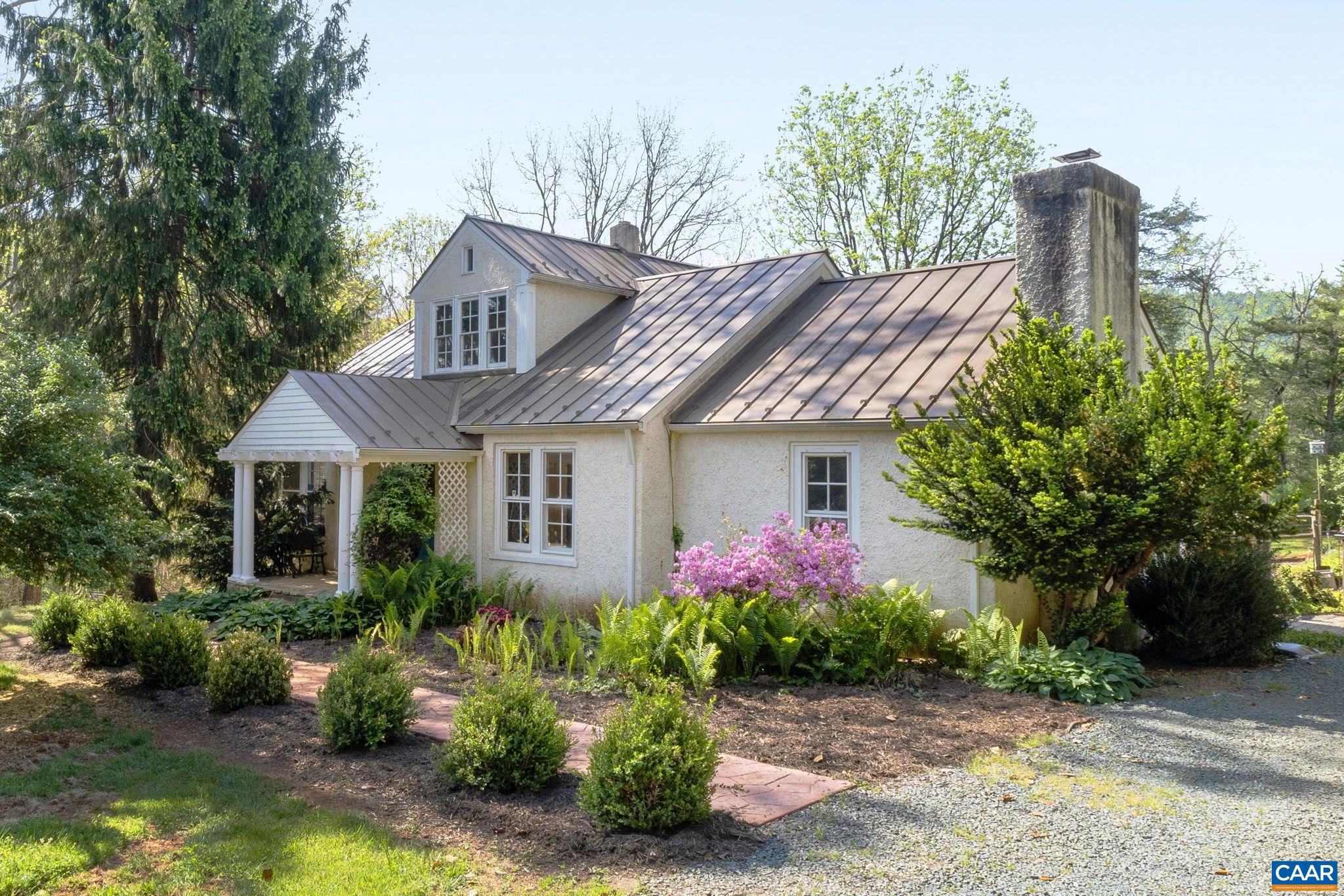 525 Debenham Ct, Charlottesville