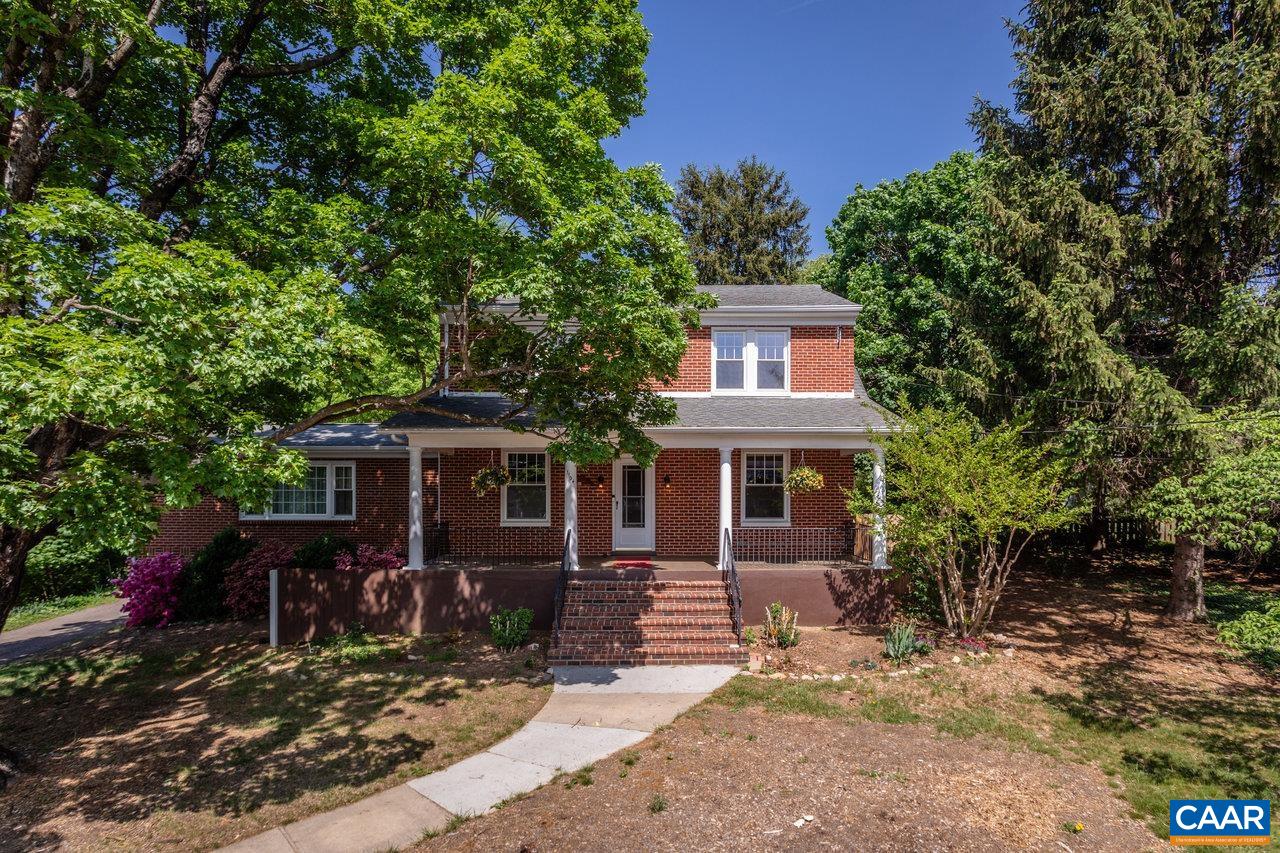 1104 N Coalter St, Staunton