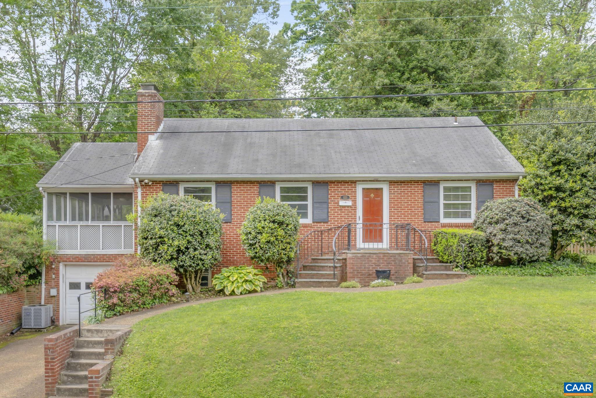 1221 Greenway Rd, Charlottesville