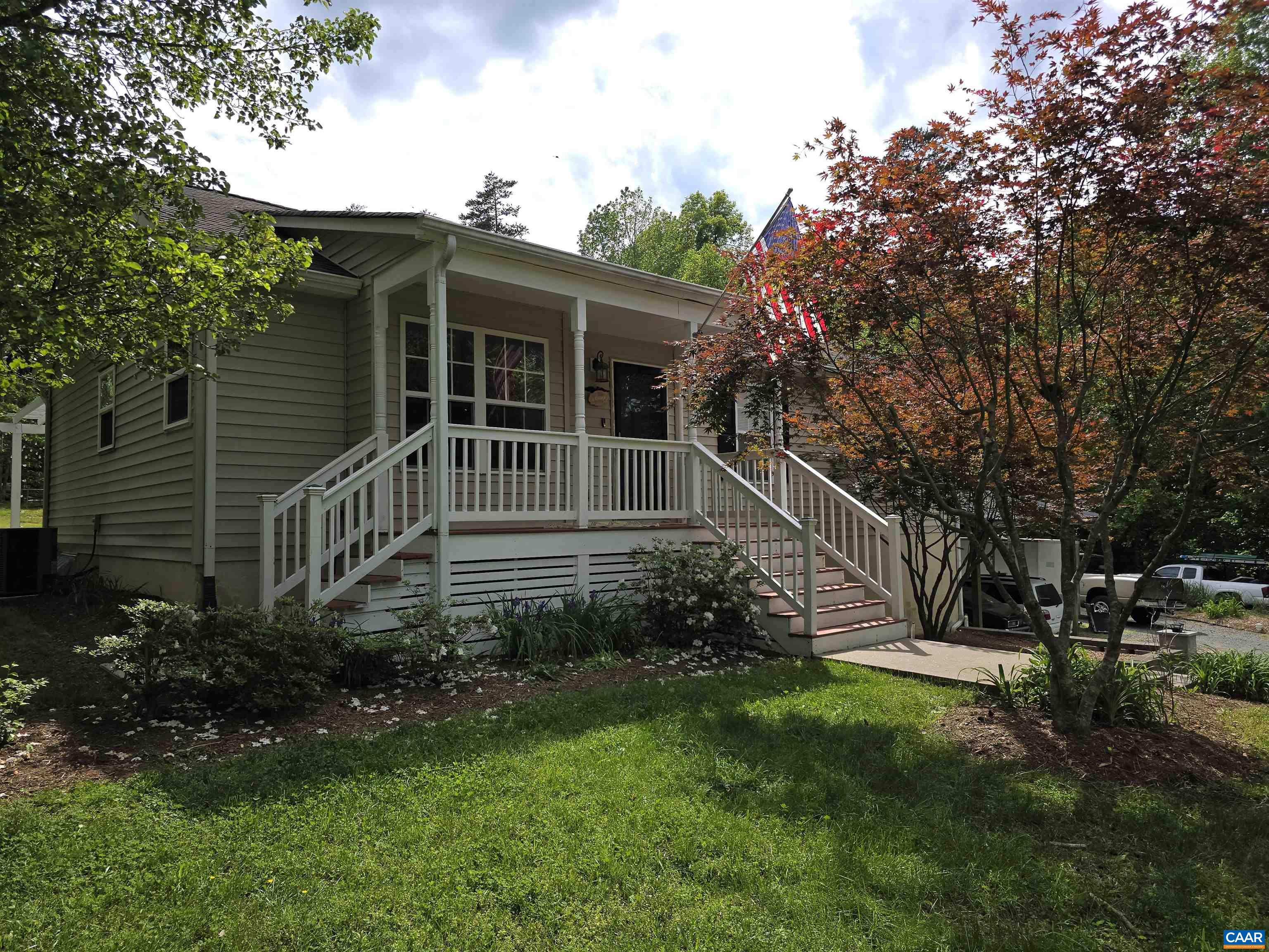 1060 East River Rd, Palmyra