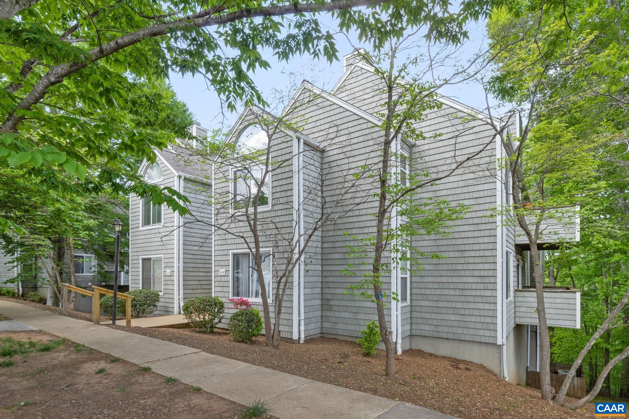 1236 Clifden Greene, Charlottesville
