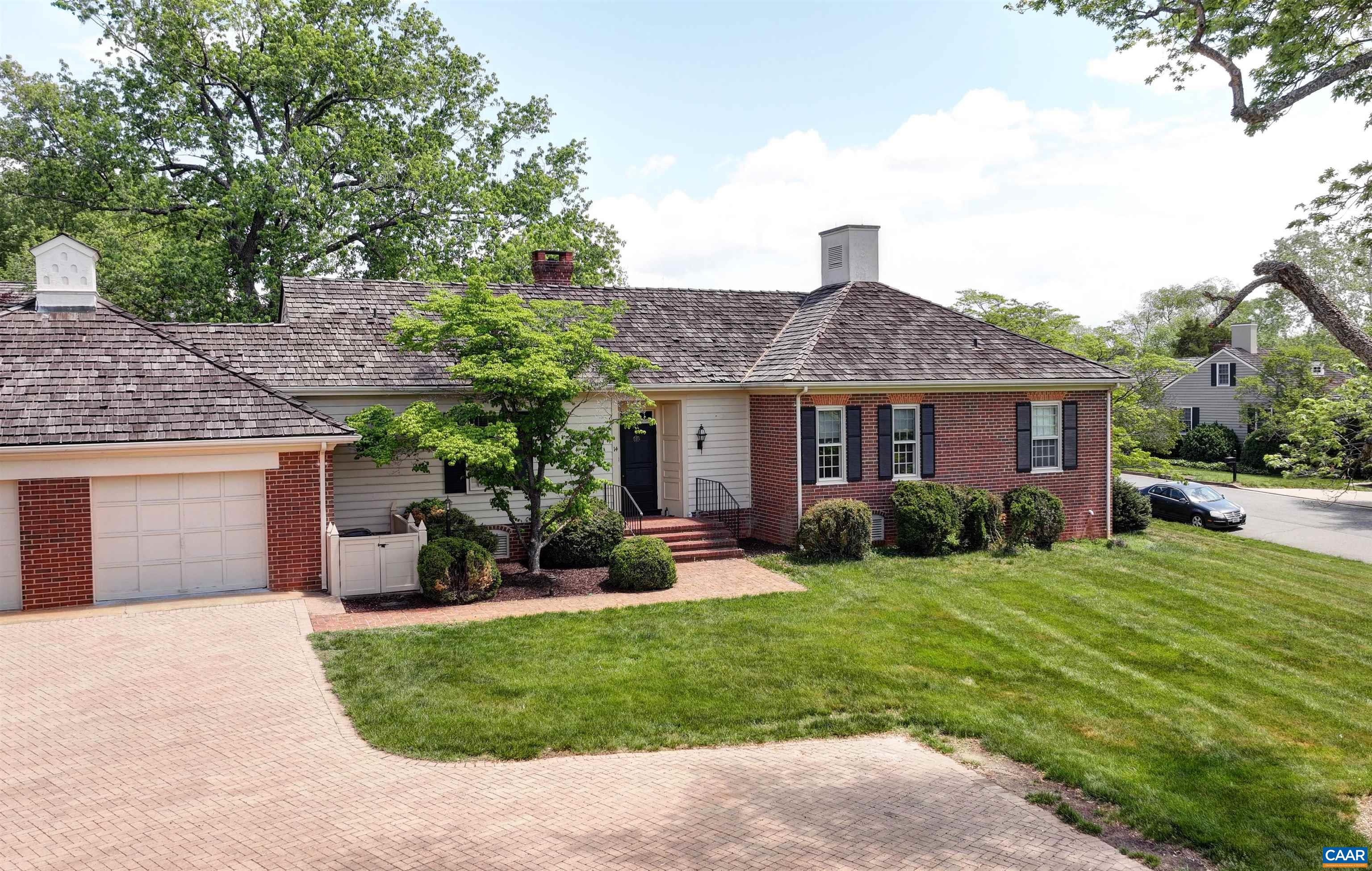 14 Ednam Village St, Charlottesville
