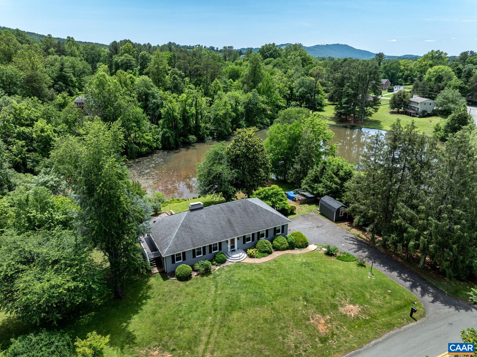 102 Bollingbrook Dr, Charlottesville