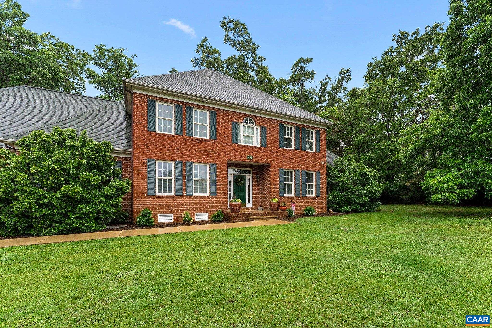 201 Pelham Knolls Dr, Waynesboro