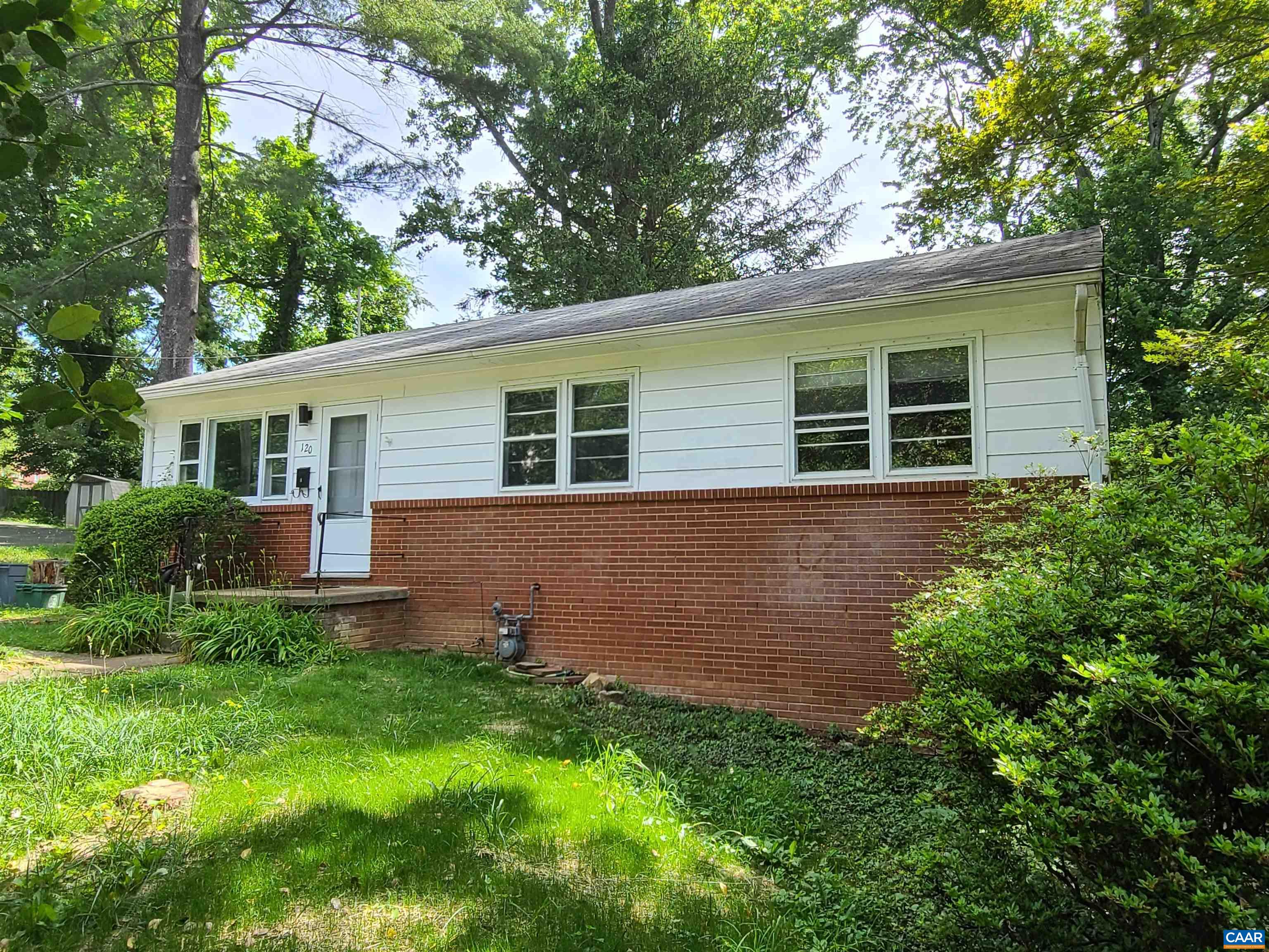 120 Thomas Dr, Charlottesville