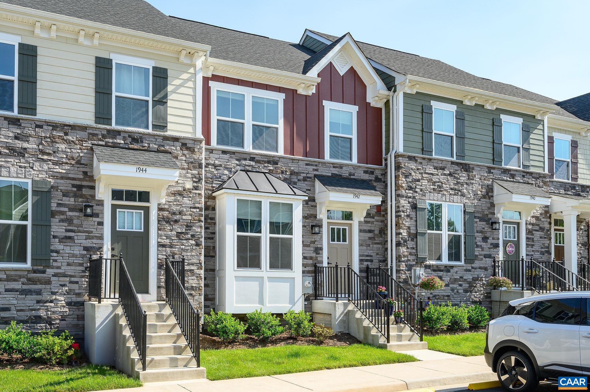 1942 Lois Ln, Charlottesville