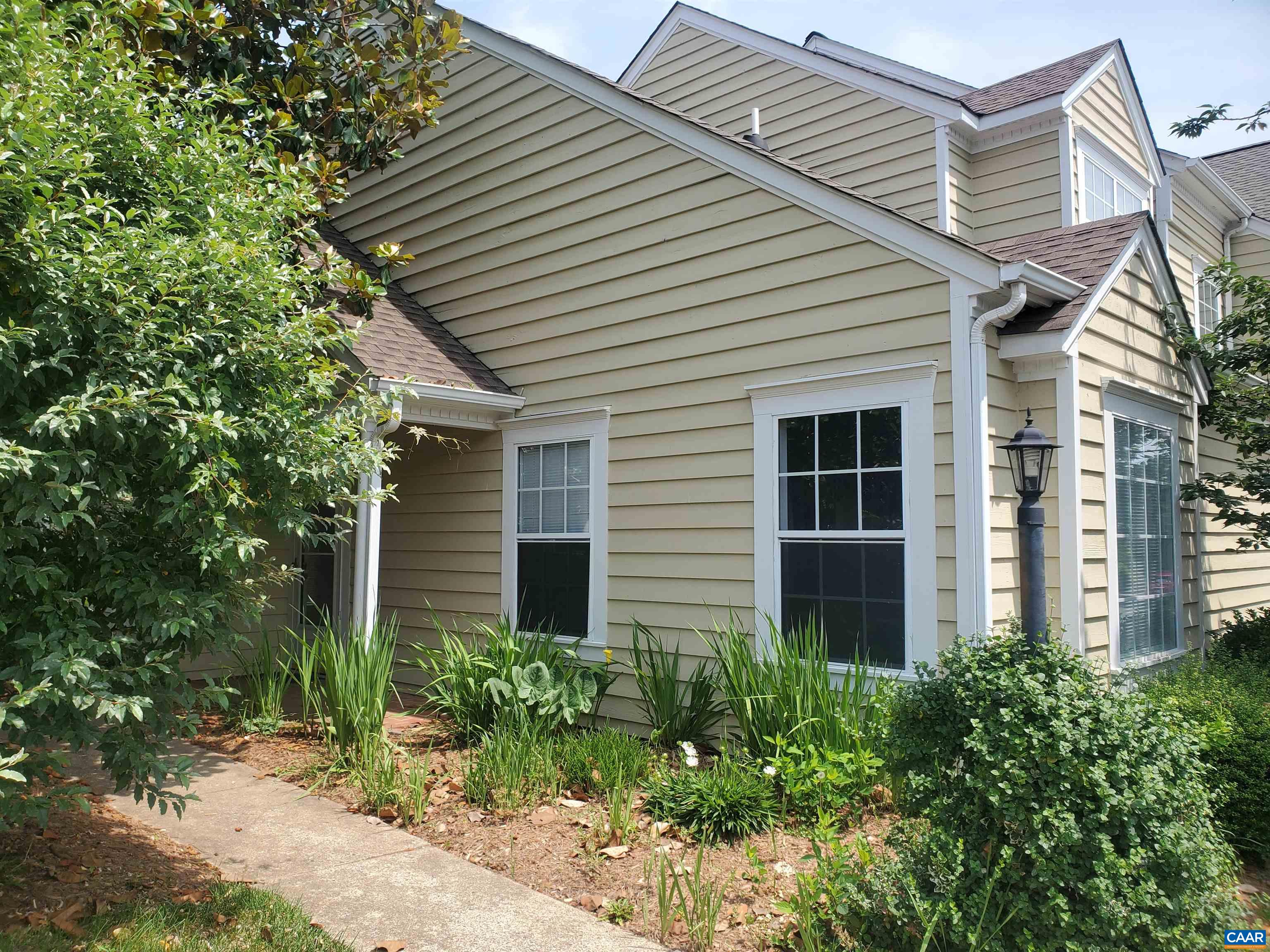 1348 Le Parc Ter, Charlottesville