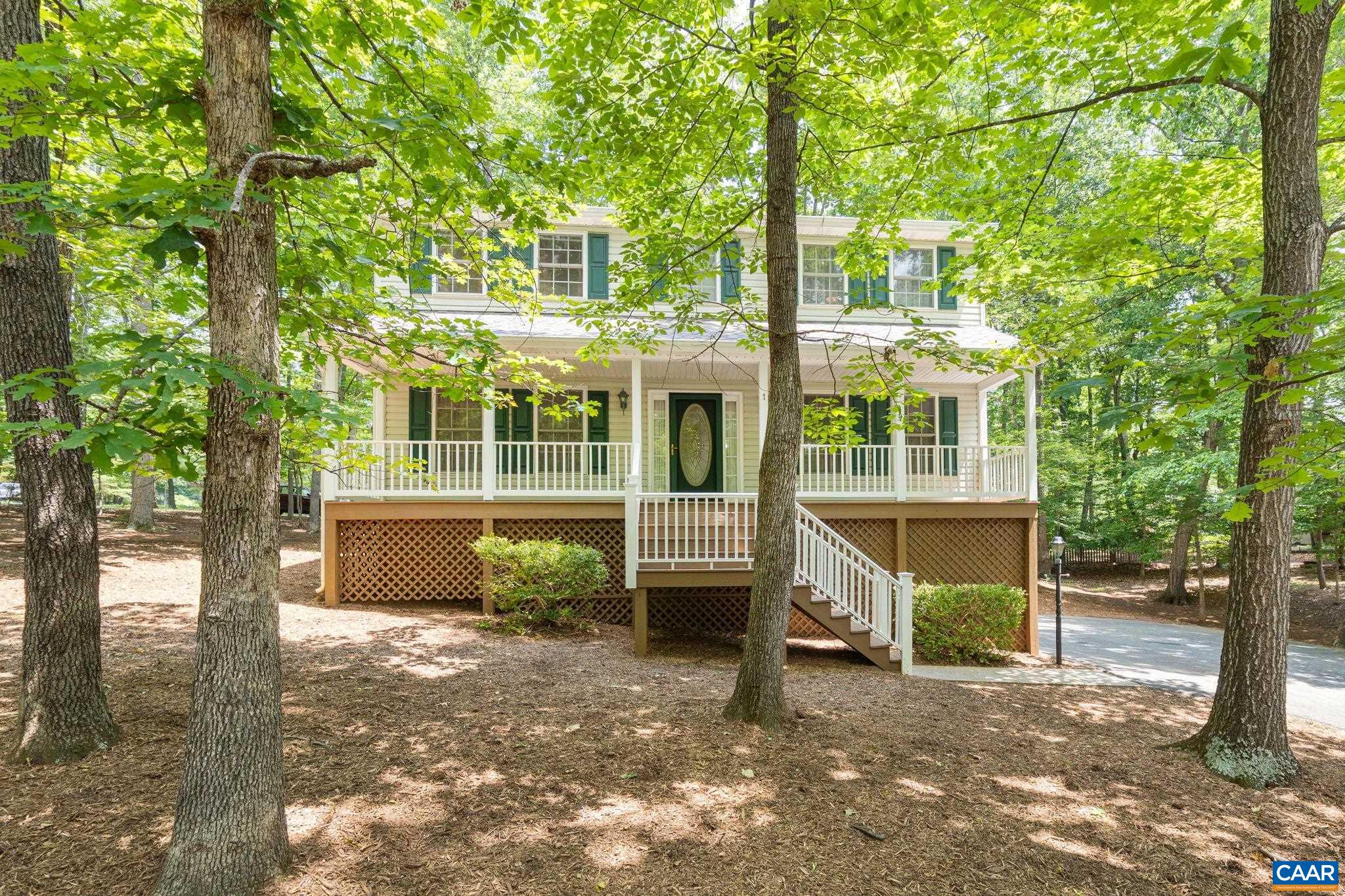 1 West Lake Forest Dr, Palmyra