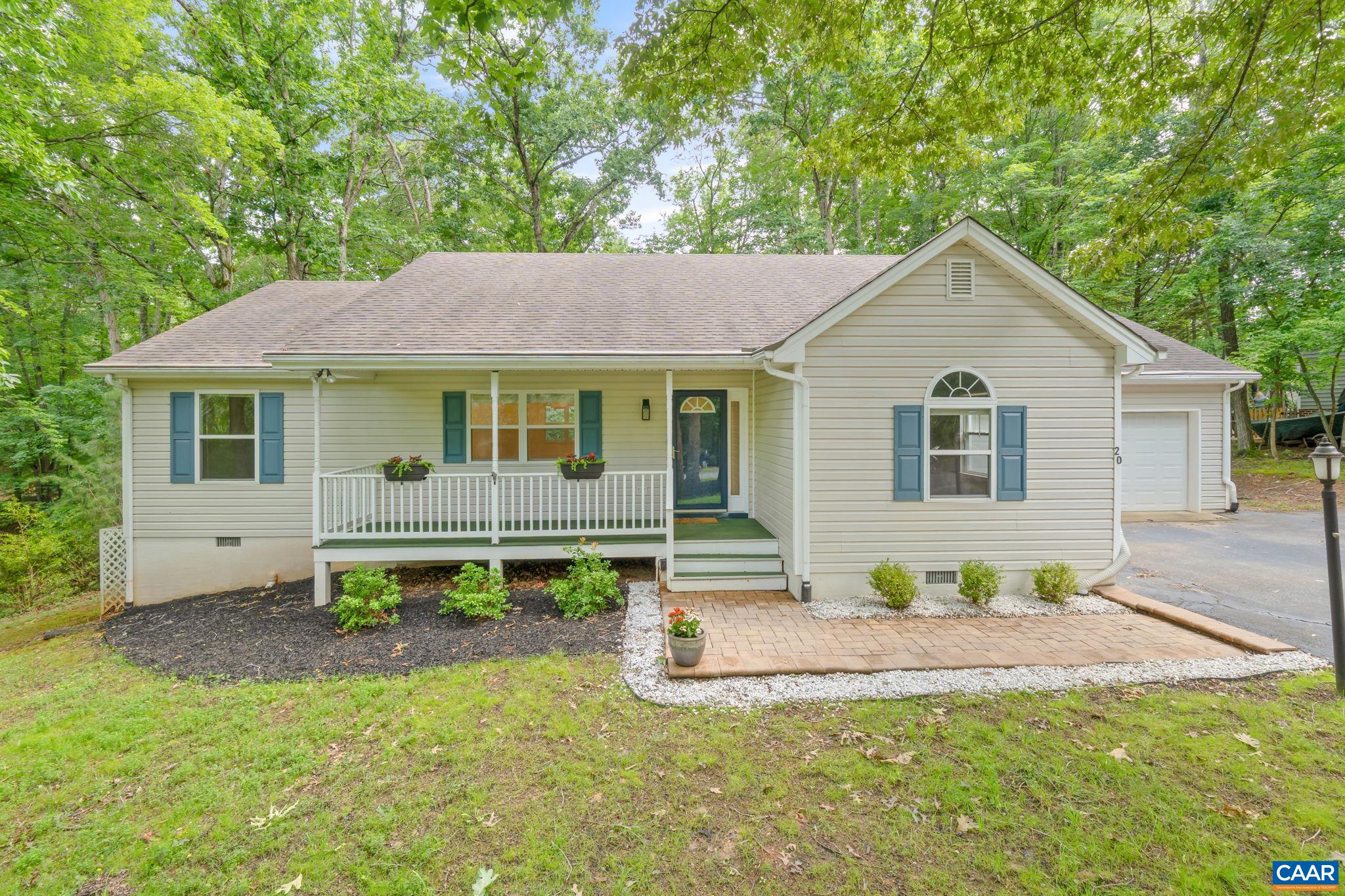 20 Colonial Rd, Palmyra