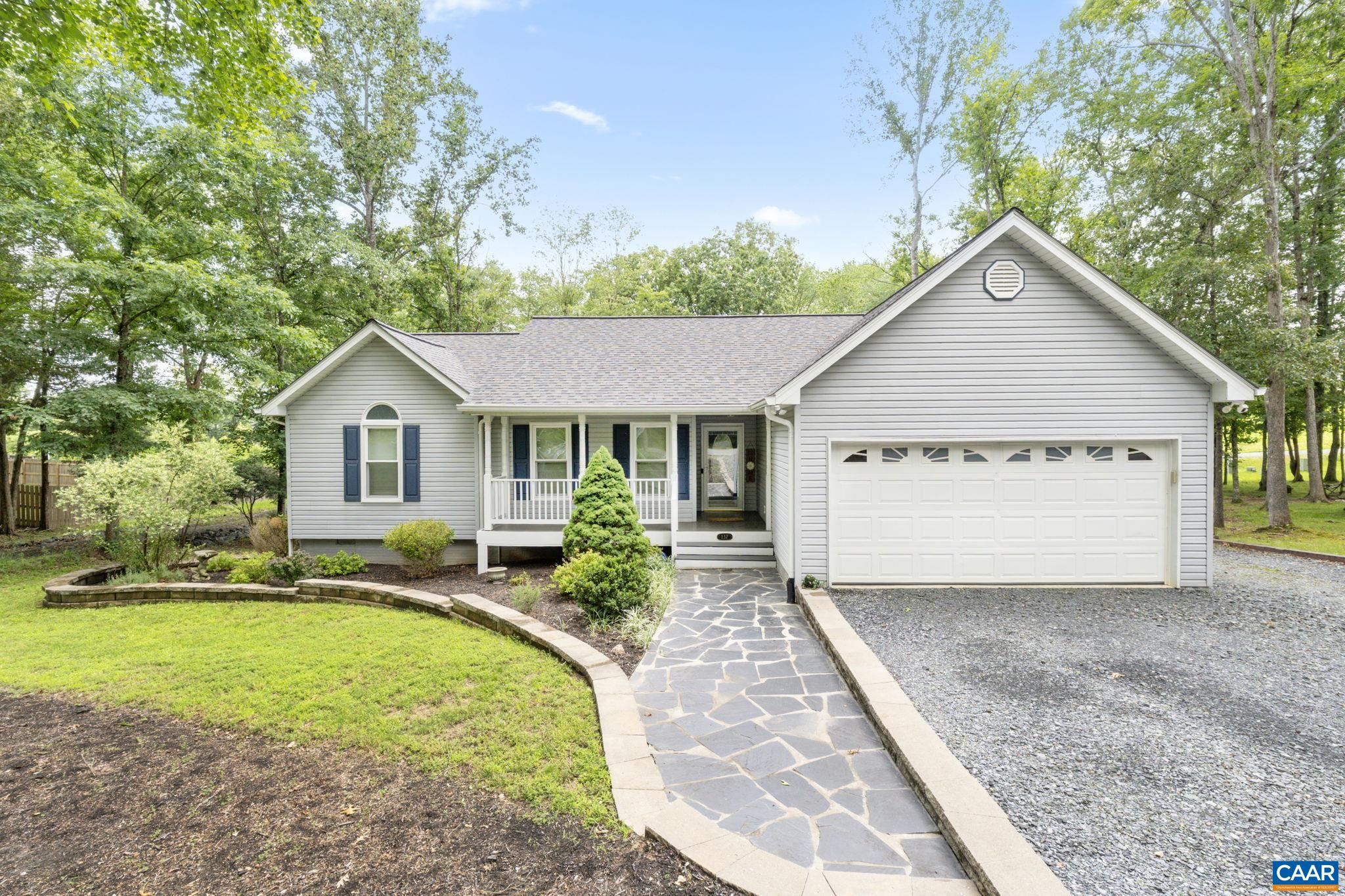 137 Jefferson Dr, Palmyra