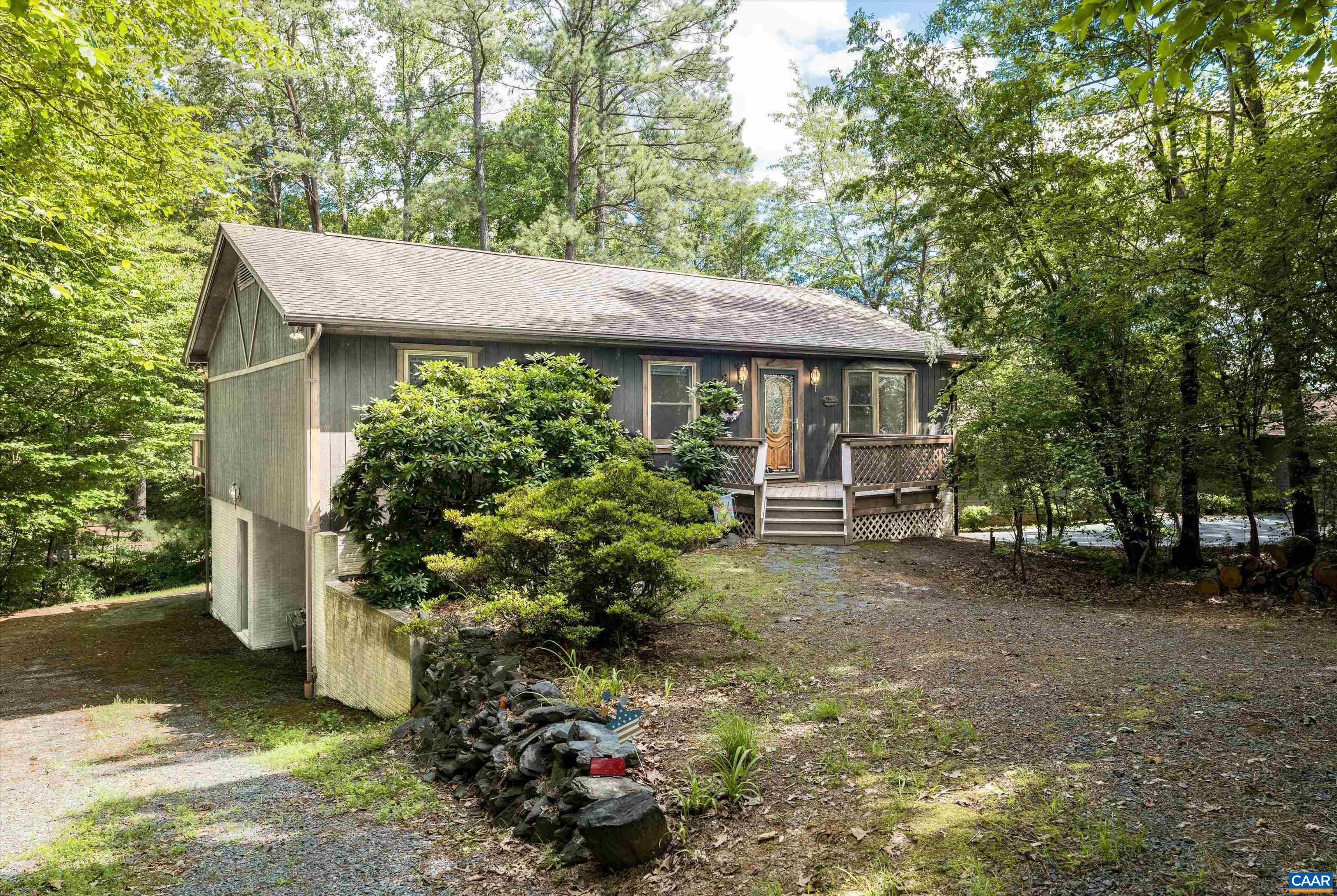 38 Edgewater Dr, Palmyra