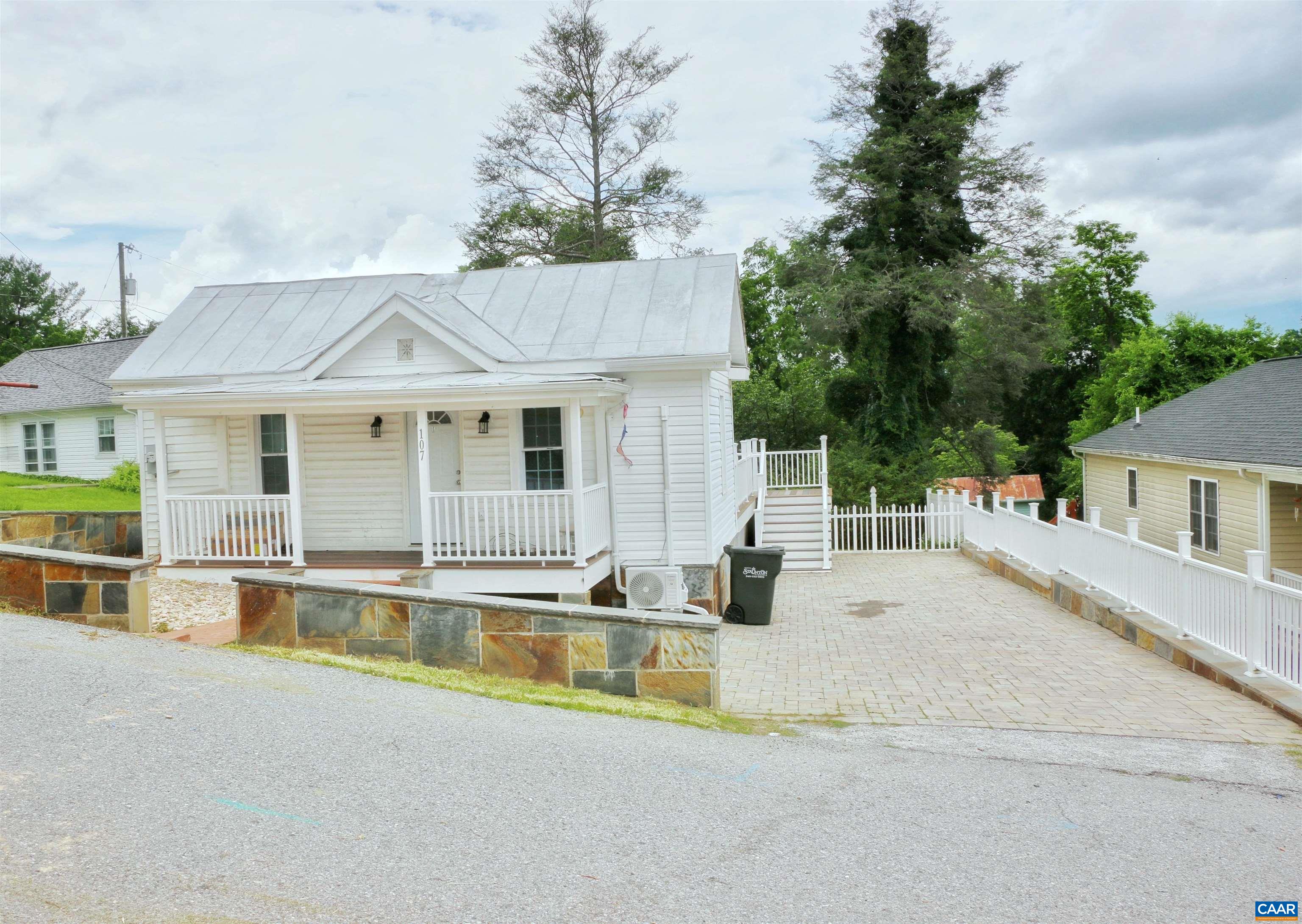107 W Gay St, Staunton