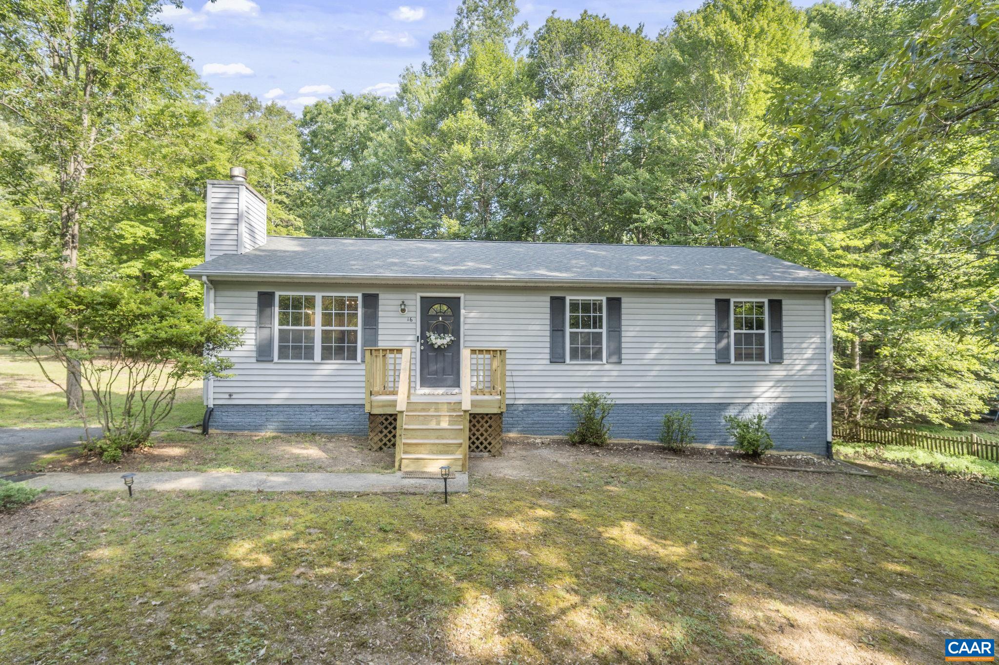 16 East Point Rd, Palmyra