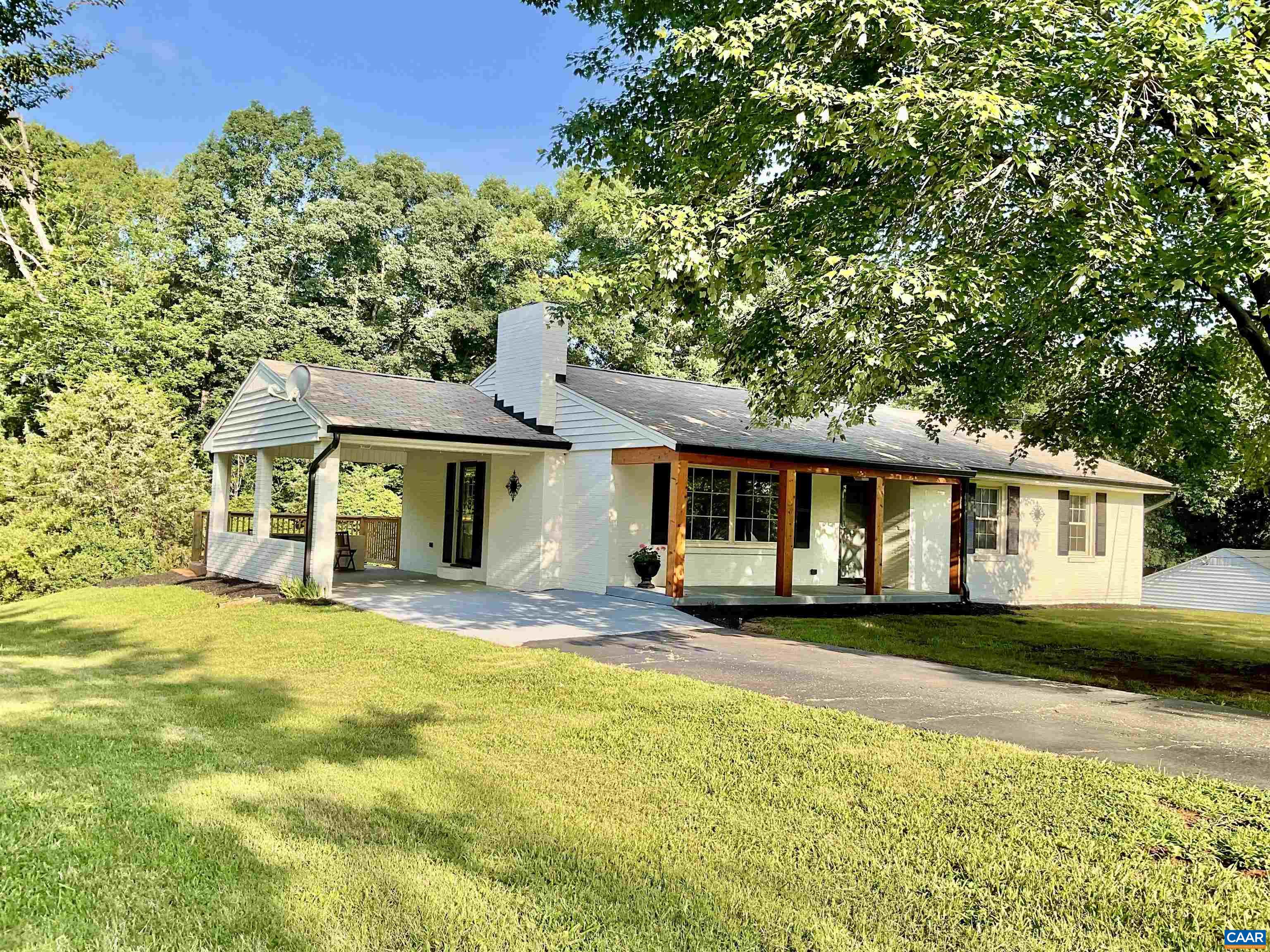 143 Lake Dr, Amherst