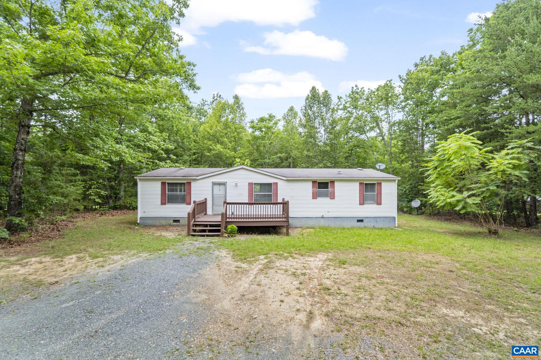 505 Hummingbird Rd, Scottsville
