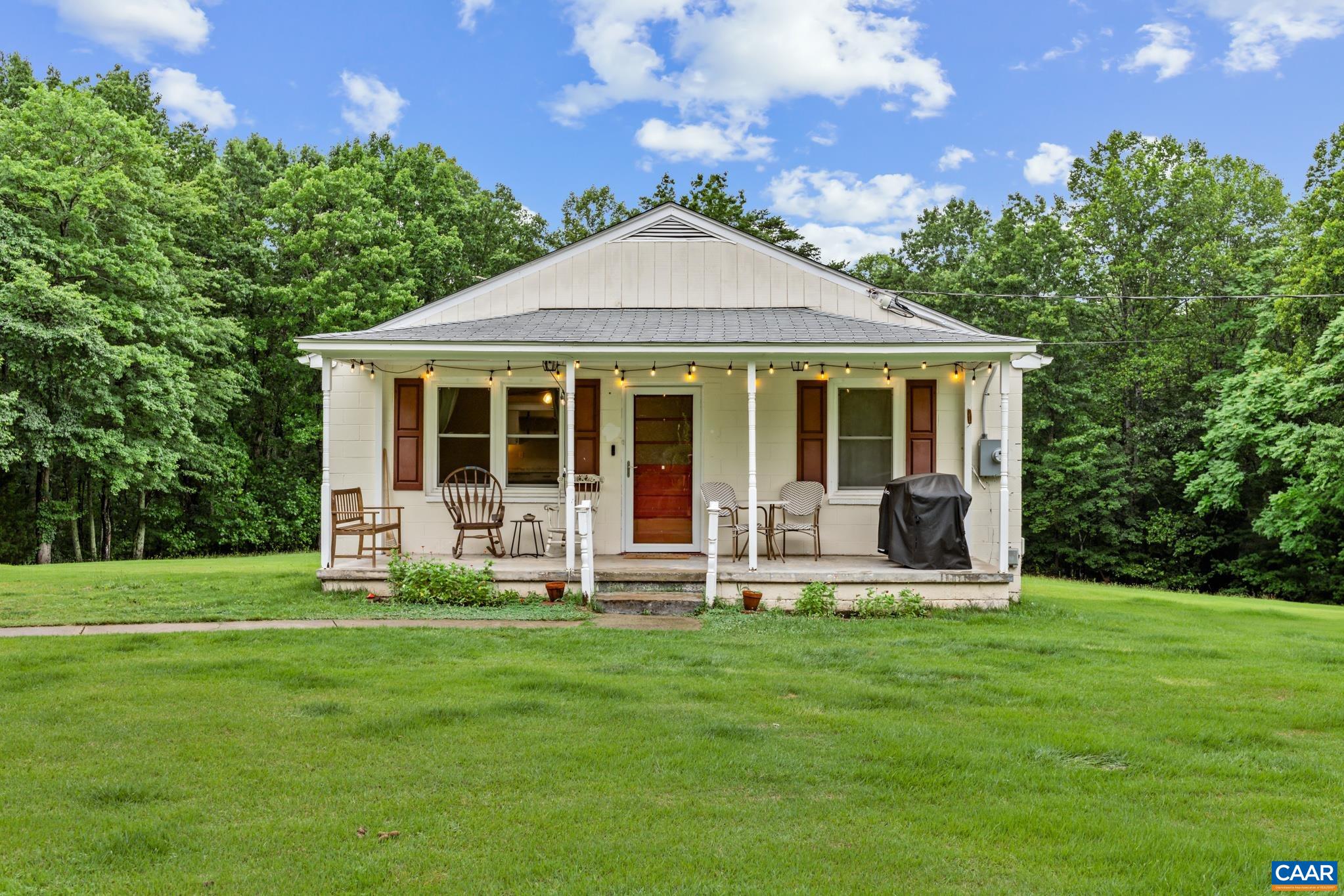 894 Dobby Creek Rd, Scottsville
