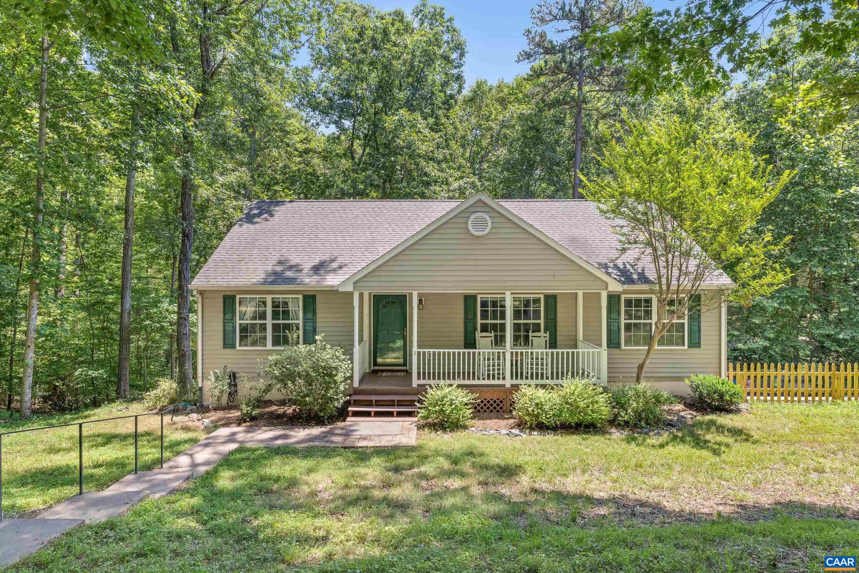 8 Riverside Dr, Palmyra