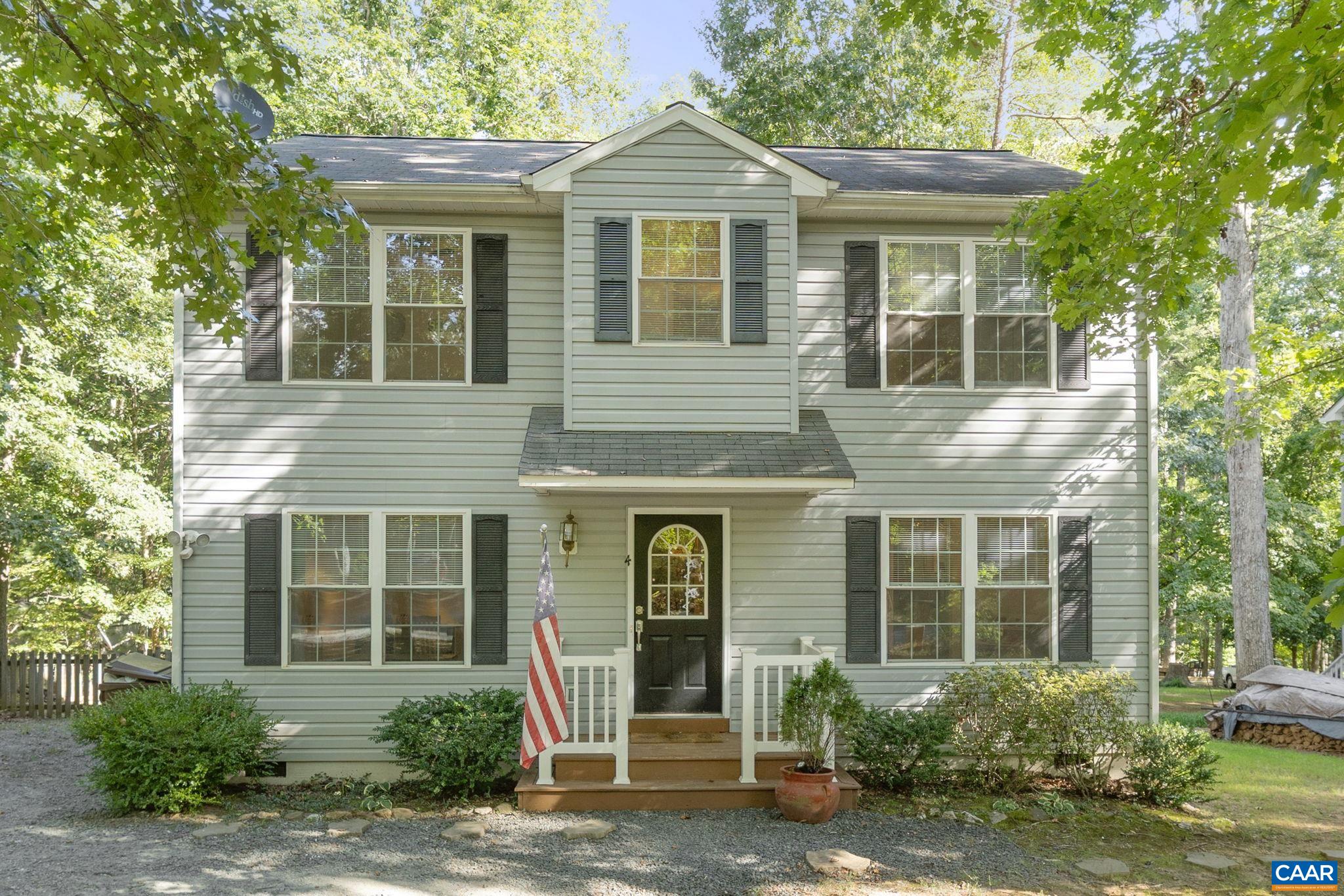 4 Clark Ct, Palmyra