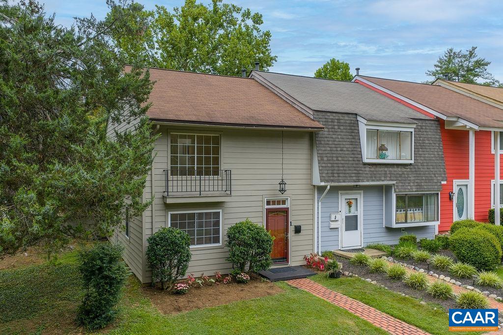 1 Woodlake Dr, Charlottesville