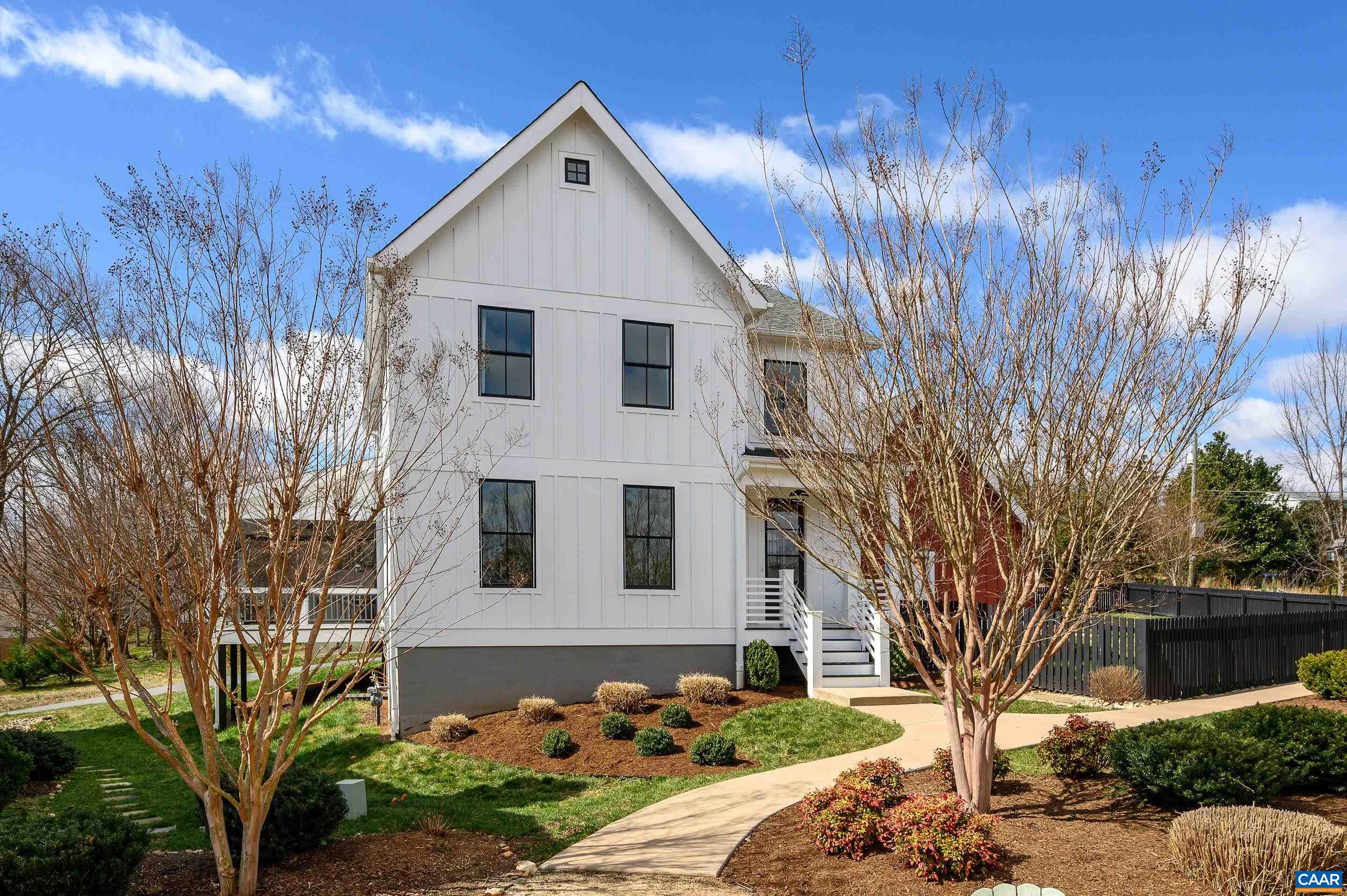 904 Lochlyn Hill Ln, Charlottesville