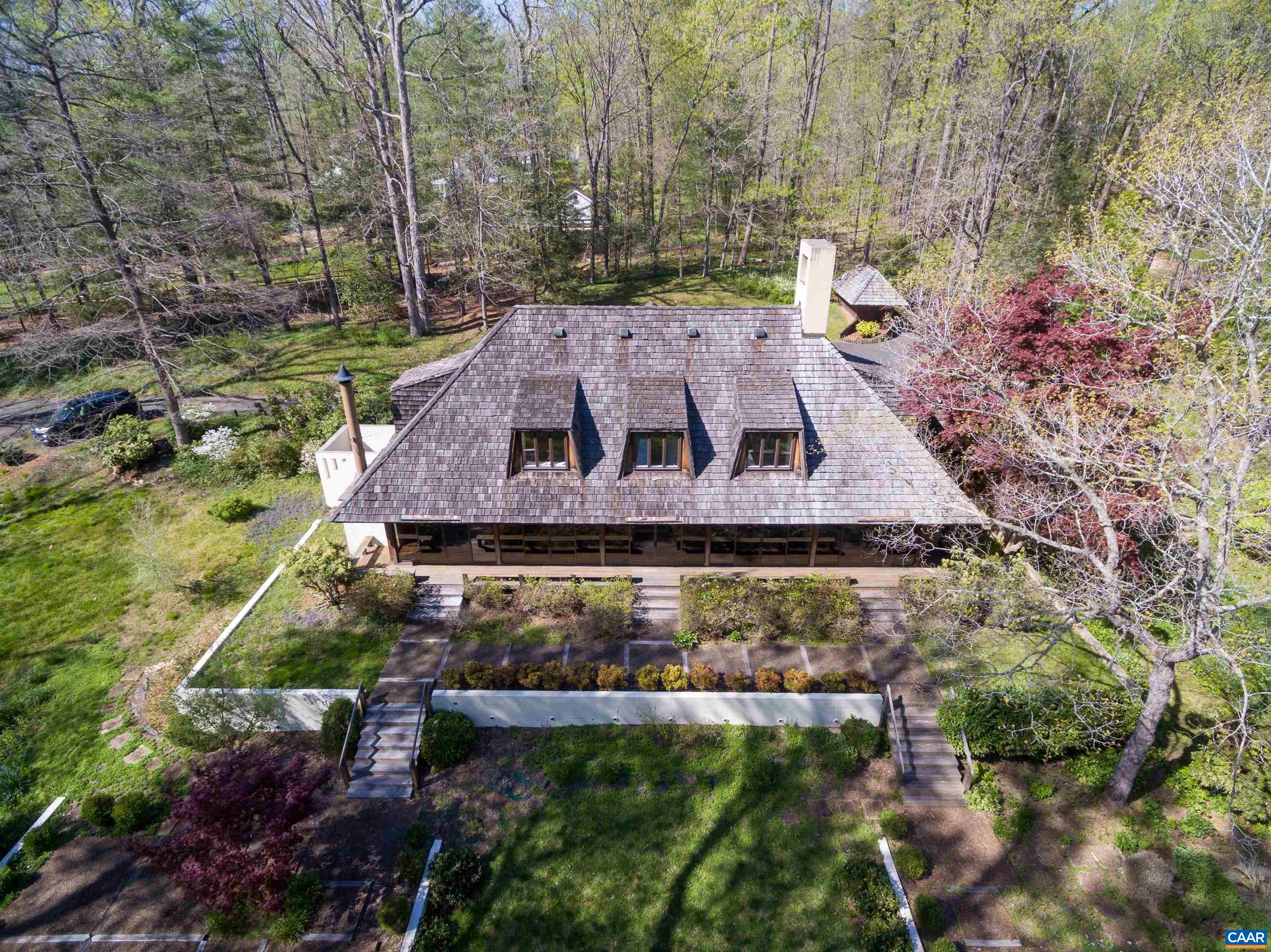 945 Old Garth Rd, Charlottesville