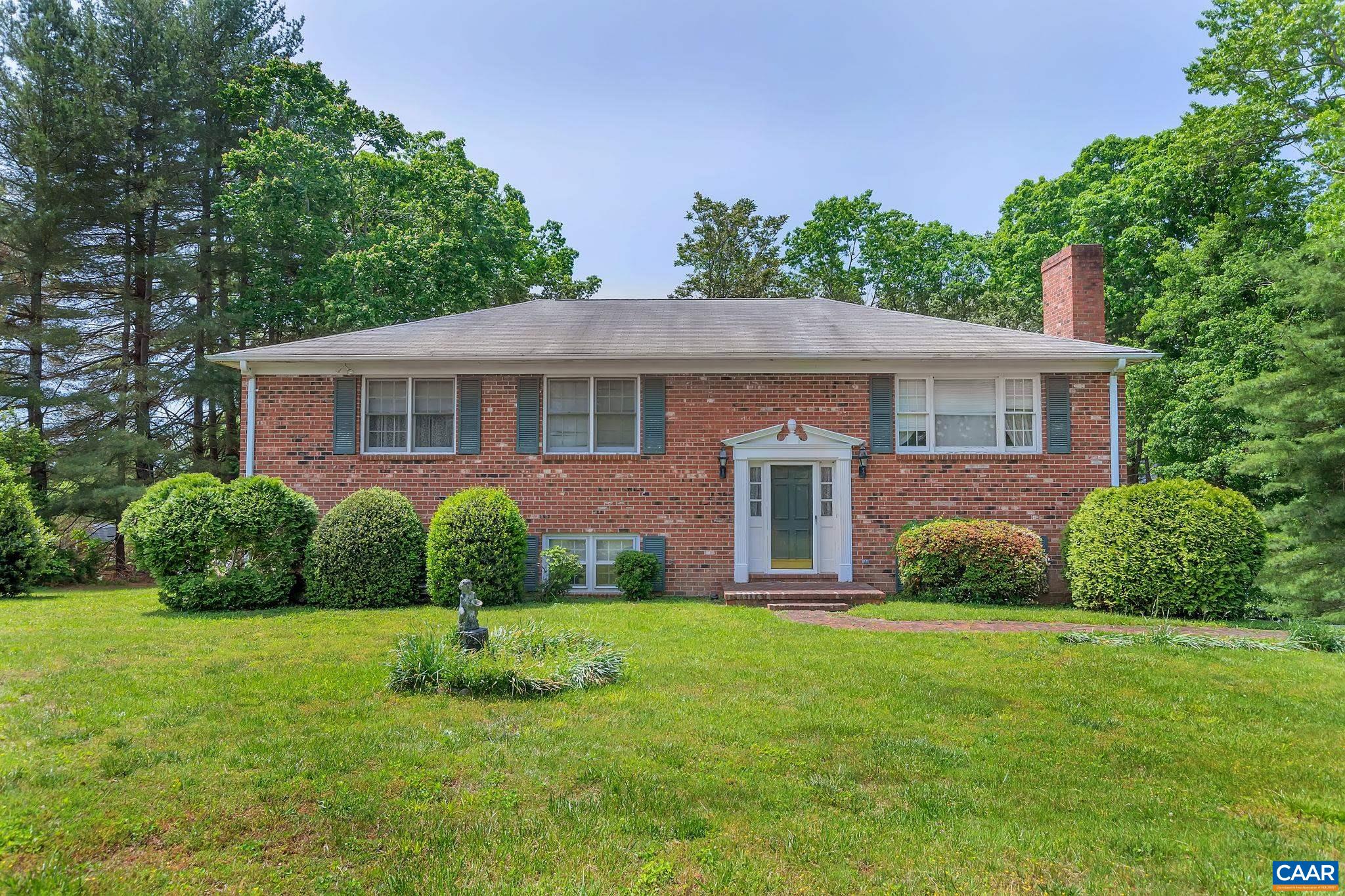 3575 Pinewood Dr, Keswick