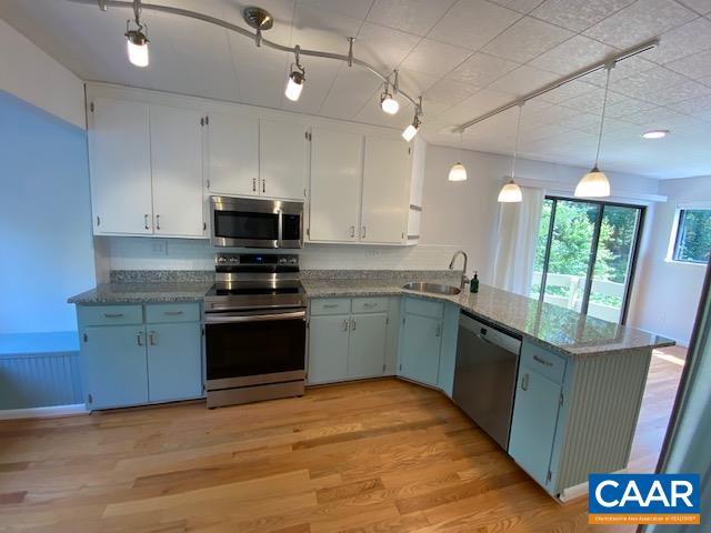 1208 Chatham Rdg, Charlottesville
