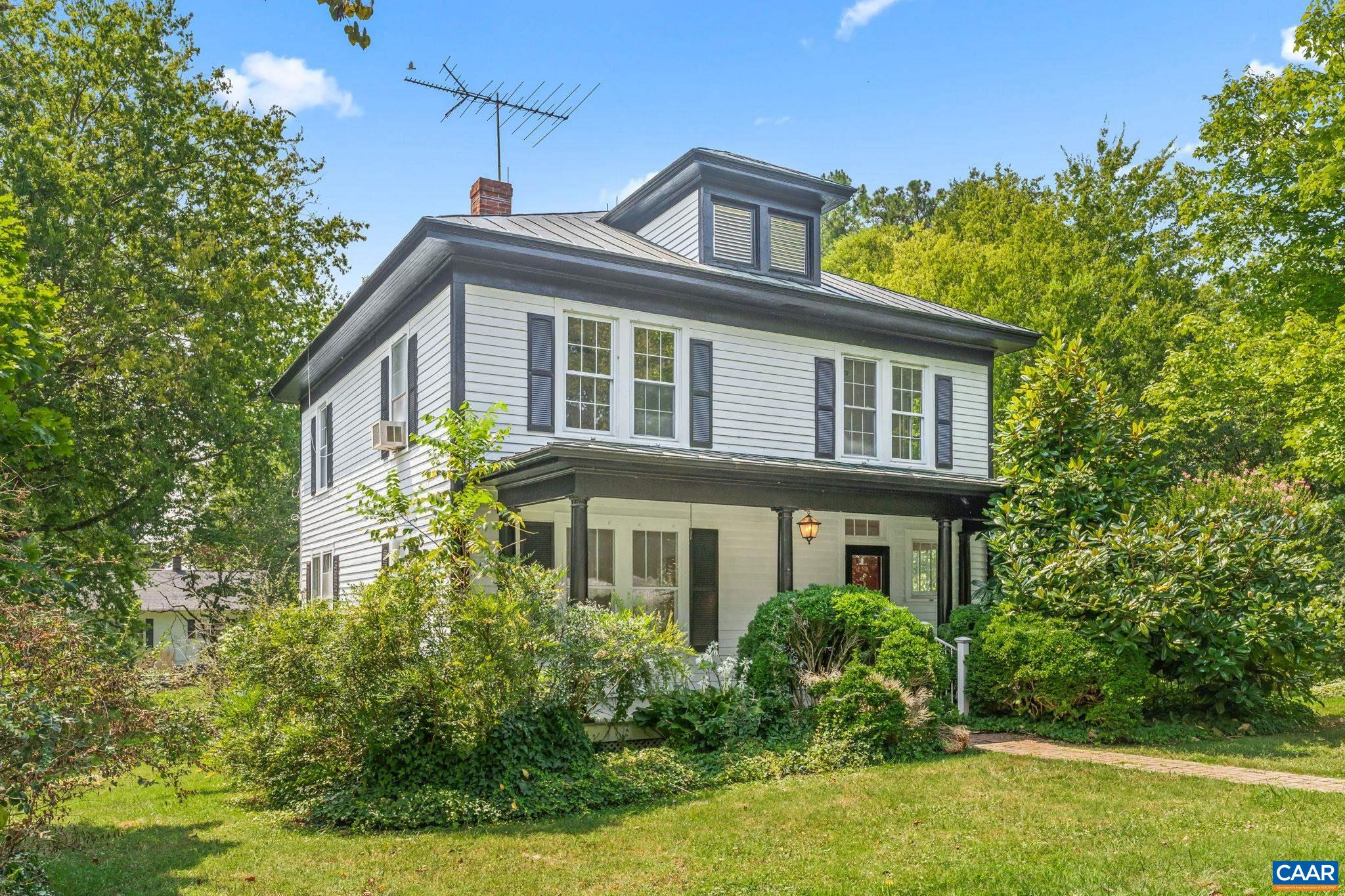 404 W Main St, Louisa