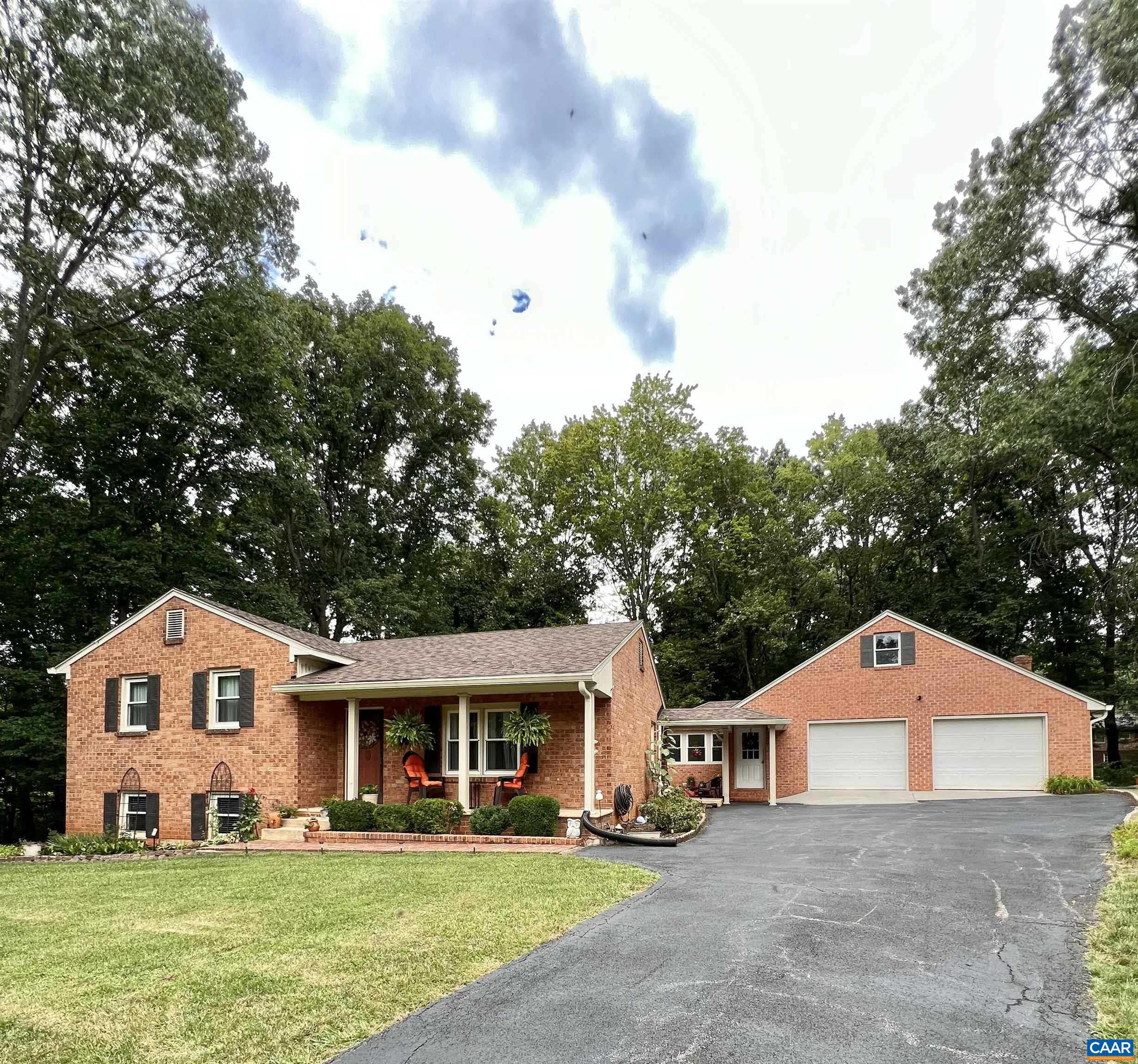 136 Timber Ln, Madison Heights