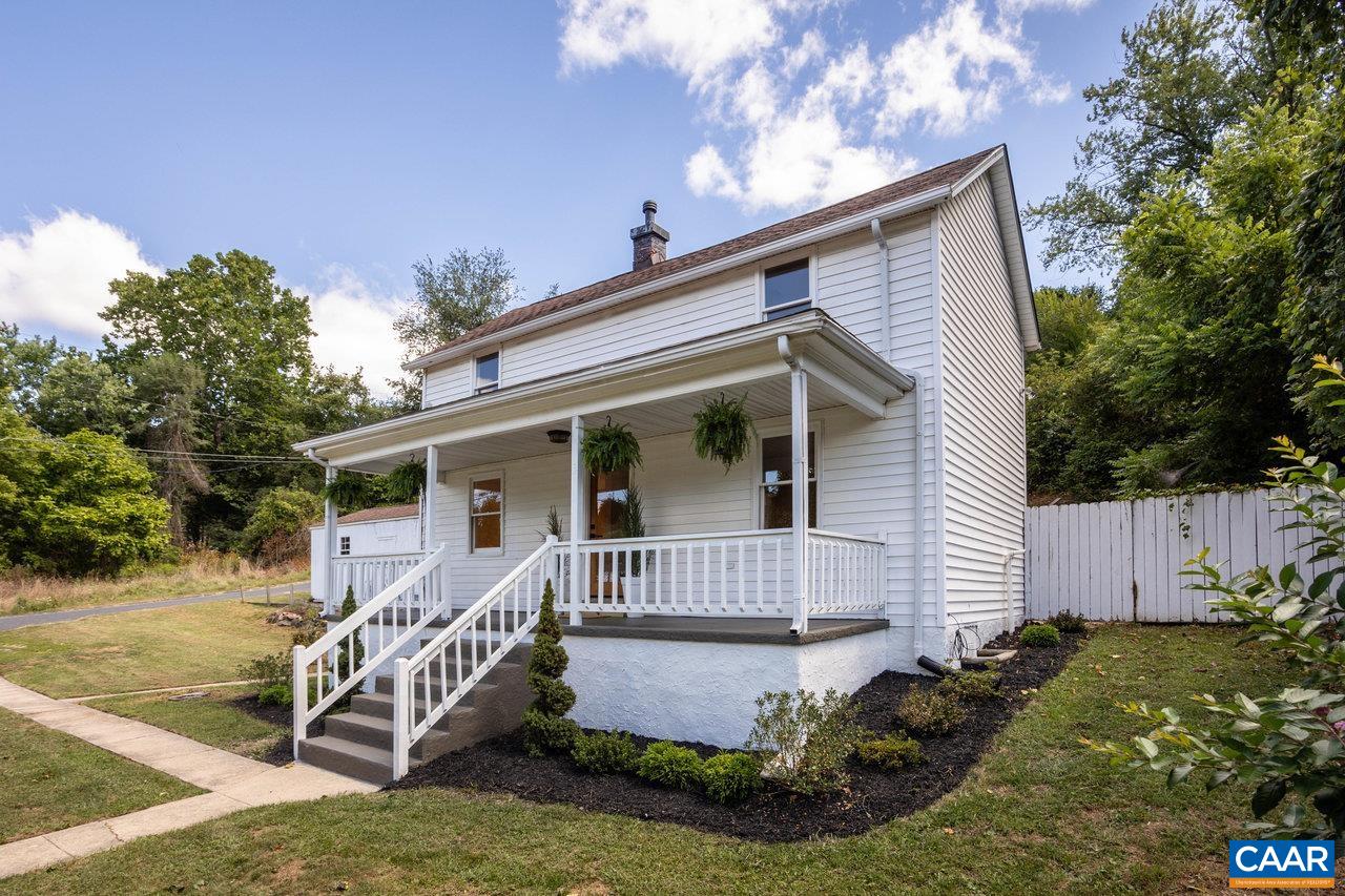 1605 E Main St, Waynesboro