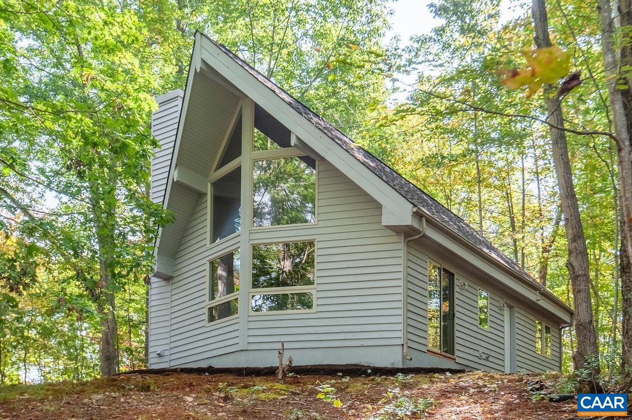 363 Stillwater Ln, Roseland